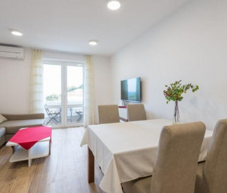 Apartment Luce Royal - One Bedroom Apartment With