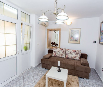 Apartments Tino- Two Bedroom Apartment With Balcon