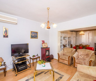 Apartment Desin - Three Bedroom Apartment With Ter
