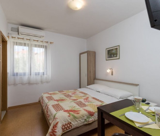 Apartments & Rooms Cina - Basic Double Room With G